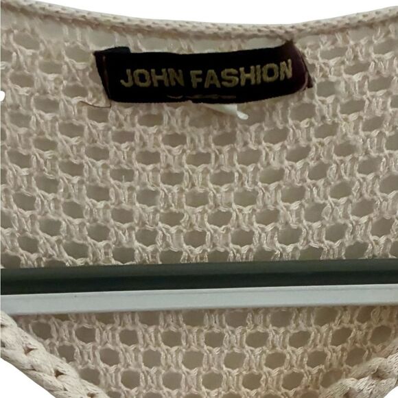 John Fashion Beige Crochet Accent Blouse Woman’s Size L - Picture 8 of 8